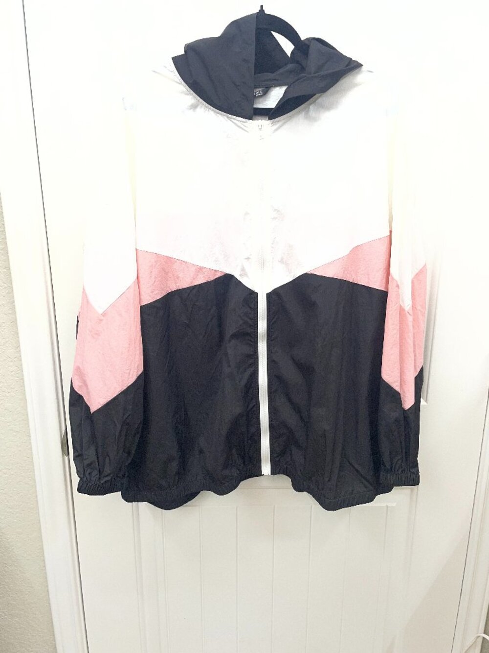 NEW BloomChic Hooded Lightweight Windbreaker Plus Size 18/20